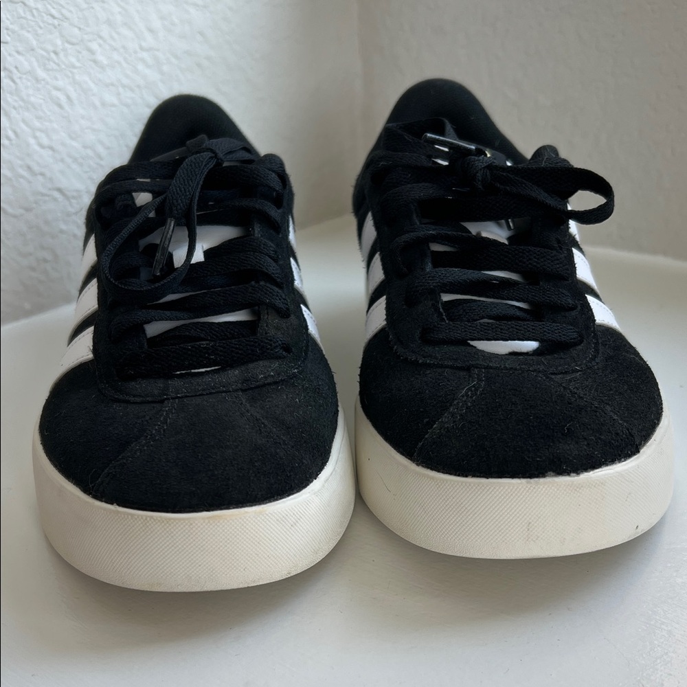 Adidas Black and White Sneakers with Gold Logo in like new condition size 8